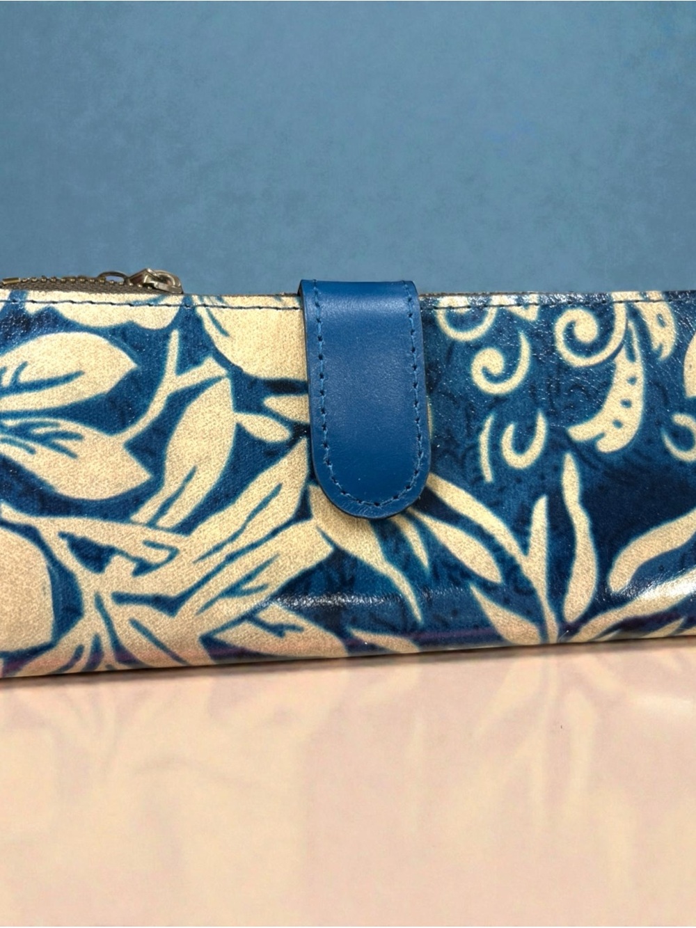 Patricia Nash ~Nazari ~Blue and Ivory Floral Leather Wallet~ ID Card  Organizer